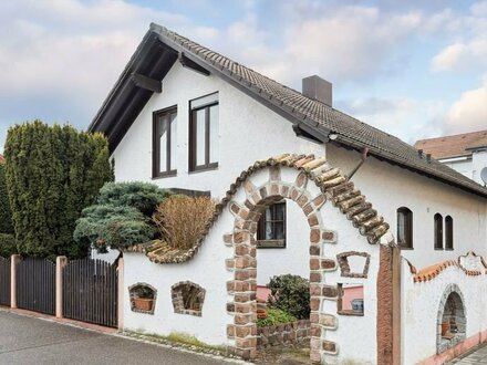 Einzigartiges Haus zentral in Weil: 2 Garagen, separate Wohnung, Ausbaureserve!