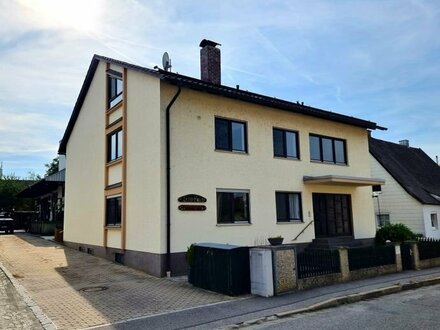 Zweifamilienhaus mit Gewerbeeinheit in Geiselhöring