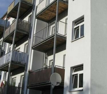 Große und vermietete 2-Zimmer mit Balkon, Wanne und Laminat in sehr guter Lage