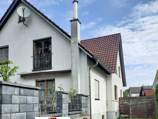 Gemütliches Zweifamilienhaus mit großem Grundstück in ruhiger Wohnlage in Leipheim