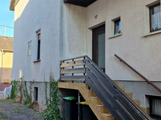 Beckingen: Einfamilienhaus mit ca. 105 m² Wfl., Garage und Garten sucht ambitionierten Handwerker!