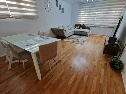 Geschmackvolle 3-Raum-möbliert (furnished) Rauchfrei Wohnung mit Balkon und Einbauküche in Plochingen