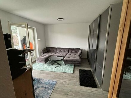 Provisionsfrei! Helle 1,5 Zimmer-Wohnung mit Südbalkon & TG-Stellplatz in Owingen