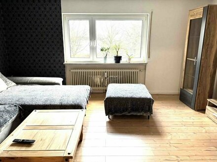 Großzügige 3 1/2 Zimmer - Wohnung im 1. Obergeschoß + 2 Einzelgaragen möglich