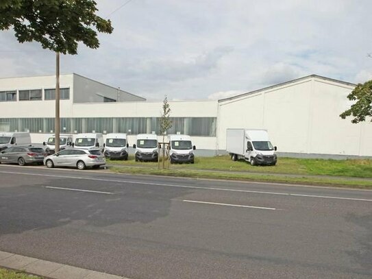 Gewerbehalle mit Büroflächen + 2.500 m² Freifläche in werbewirksamer Lage von Langenfeld