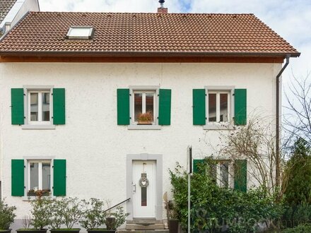 Anspruchsvolles Haus ganz nah an der Schweizer Grenze sucht glückliche Familie