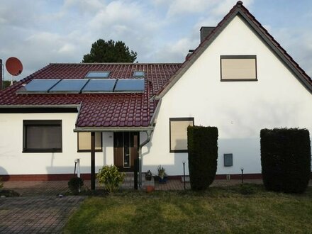 saniertes Einfamilienhaus am Waldrand mit zwei Garagen, Carport, Sauna und Pool