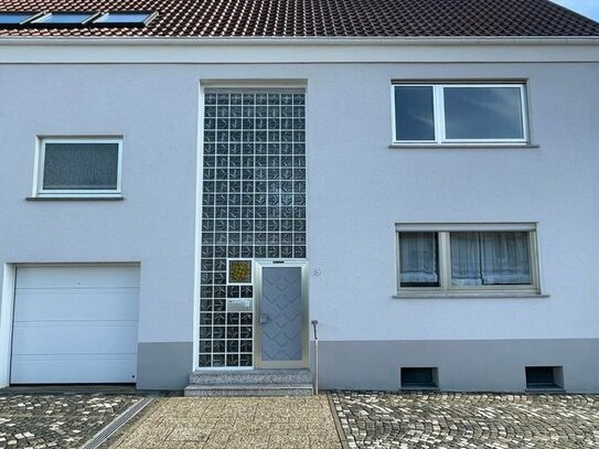 Großzügiges, bezugsfertiges Einfamilienhaus mit Terrasse, Garten und mit Fernblick in Gersheim-Utweiler