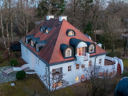 Leben wie im Haus. Weitläufige Gartenwohnung auf traumhaftem Parkgrundstück.