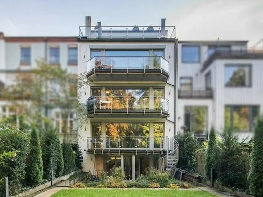 Exklusives Penthouse mit Alsterblick und Dachterrasse in idyllischer Grünlage