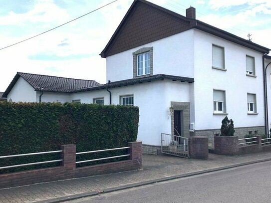 gepflegtes Ein- bis Zweifamilienhaus in ruhiger Lage von Ensdorf