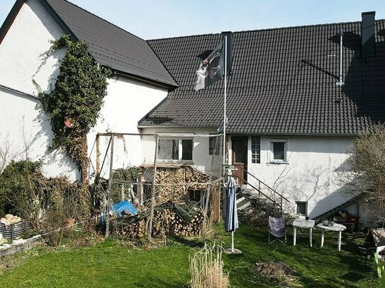 6 Zimmer plus Platz für Büro, Studio... Haus mit viel Potenzial und großem Garten