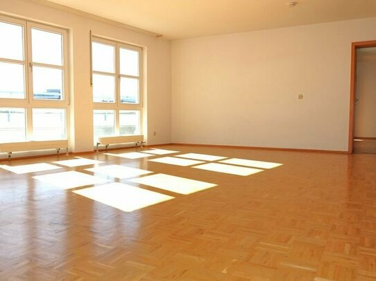 Attraktive 4-Zimmer-Penthouse-Wohnung mit EBK in Heilbronn