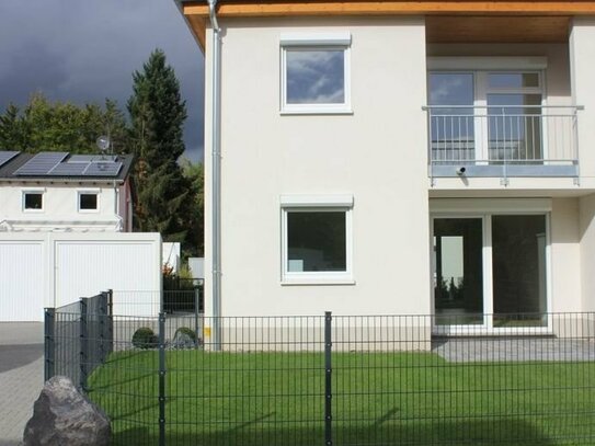 Moderne Doppelhaushälfte mit kleinem Garten und Garage in Bad Neuenahr sucht nette Mieter