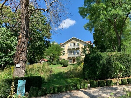 Traumhafte gelegene Dachgeschosswohnung in der Villa Jordan mitten in den Weinbergen von Radebeul!