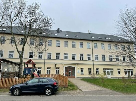 Gemütliche 1-Raum-Wohnung im Dachgeschoss -Küche mit Fenster- in guter Lage zu vermieten!