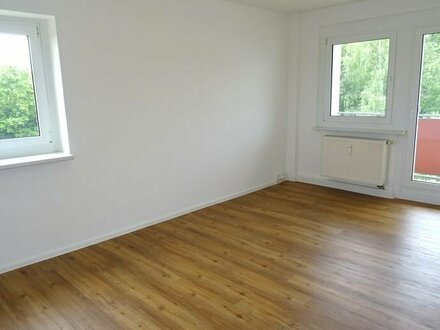 ** mit Balkon ** 3 Zimmer Wohnung in Werdau zu vermieten!