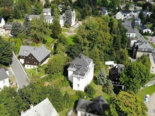 Stilvolles Mehrfamilienhaus im Erzgebirge steht zum Verkauf"