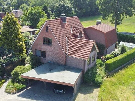 Großzügiges Zweifamilienhaus mit Feldrandlage in Wakendorf II