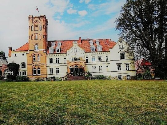 exclusive 2-Zimmer Wohnung mit traumhaftem Weitblick im Schloss Lelkendorf zur Miete