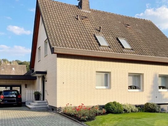 Lohmar: Bezugsfreies 8-Zim.-2-Fam.haus mit über 600 m² Grundstück in Wahlscheid!