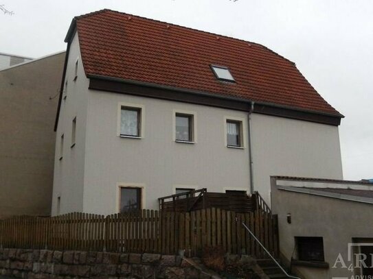 Sanierungsbedürftiges Einfamilienhaus mit 2 Garagen in Lunzenau (Handwerkerobjekt)