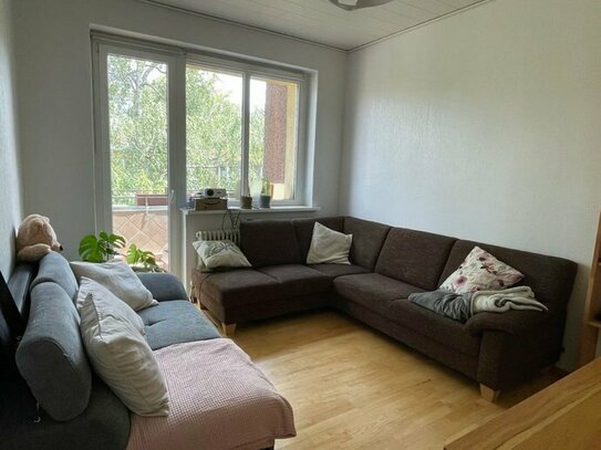 Stilvolle 2,5-Zimmer-Wohnung mit Balkon und EBK in Berlin Britz (Neukölln)