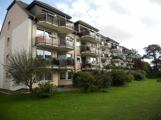 3-Raum-Wohnung mit Blick ins Grüne, großem Balkon und Garage