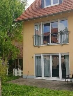 Geräumiges Reihenendhaus mit sonniger Terrasse und kleinem Garten