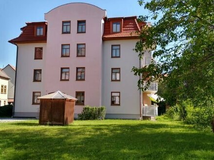 Ruhige 3-Zimmer Wohnung in einer Stadtvilla im Grünen, 2. Obergeschoss (ohne Balkon)