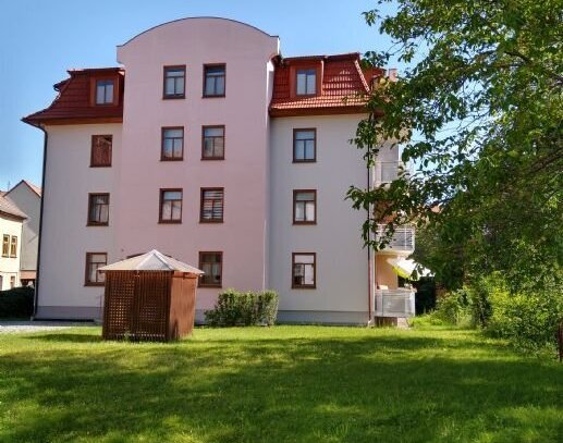 Ruhige 3-Zimmer Wohnung in einer Stadtvilla im Grünen, 2. Obergeschoss (ohne Balkon)