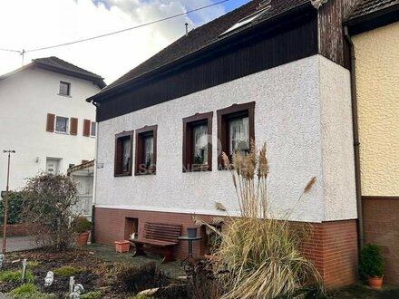 Nonnweiler-Kastel: Einfamilienhaus mit 4 Schlafzimmern und Scheune