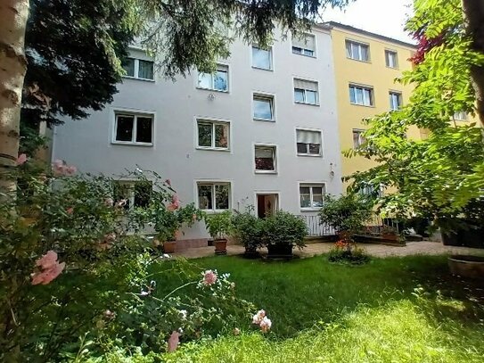 Nürnberg Altstadt (Sebald): möbliertes 1-Zimmer Apartment mit Wohnküche und Bad mit Wanne zu verkaufen - Nähe Insel Sch…
