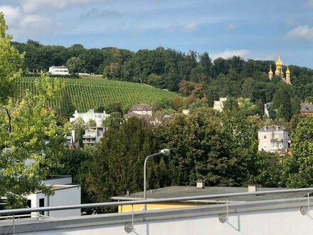 Wohnung mit wunderschöner Aussicht - tagsüber und abends - mit großer Dachterrasse