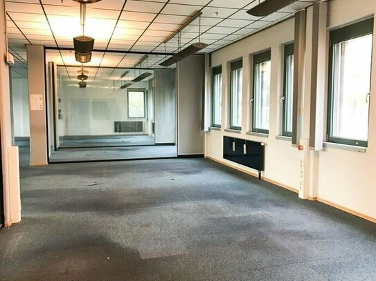 Provisionsfrei über RUHR REAL | moderne Büroflächen im Gewerbepark Krefeld | Kantine vorhanden