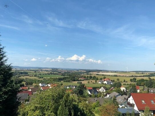 Suchen Sie ein großes Einfamilienhaus mit unverbaubarem Ausblick in die Weite?