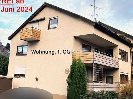 Lichtdurchflutete 4,5-Zimmer-Wohnung mit Balkon und EBK in 5-Parteien-Haus in Winterbach, frei ab 01.06.2024