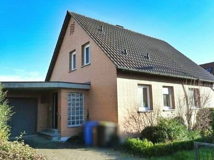 Familienfreundliches Zuhause in Sylbach... Wohnhaus mit robuster Klinkerfassade, Garage, großer Terrasse und sonnigem G…