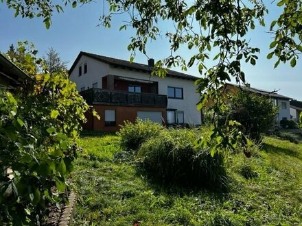 Blick über Feuchtwangen ! Freist. Dreifamilienhaus mit 1731 m² Grund, sehr gepflegt