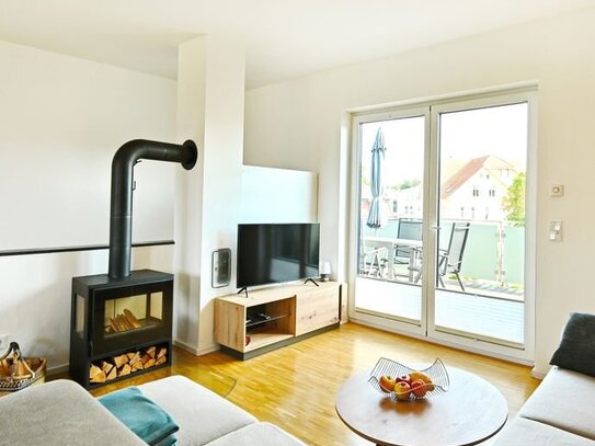 Helle und topausgestattete möblierte 3- Zimmer- Maisonettewohnung mit großer Dachterrasse, Kamin und Stellplatz