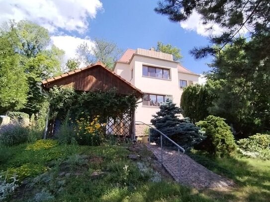 wunderschöne Villa mit großem Garten auf der Weinbergstraße zu vermieten