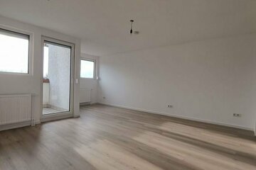 Renovierte 1-Zimmer DG-Wohnung, Balkon, Kellerraum, Besichtigung DO. 28.03. 15:30-17:00 Uhr