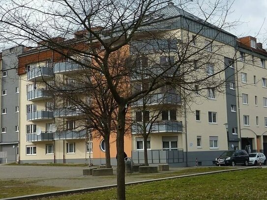 Sanierte 3-Zimmer-Wohnung im DG mit Loggia!