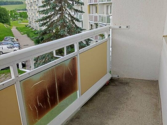 Bezahlbare und solide 2,5 RW mit Balkon in grüner Umgebung