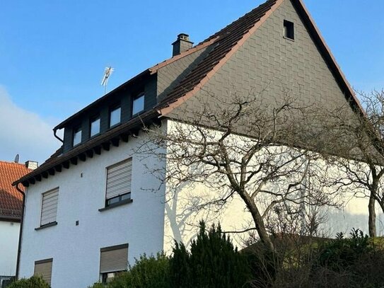 Sehr gepflegtes Zweifamilienhaus in Gladenbach-Runzhausen, mit Fernblick