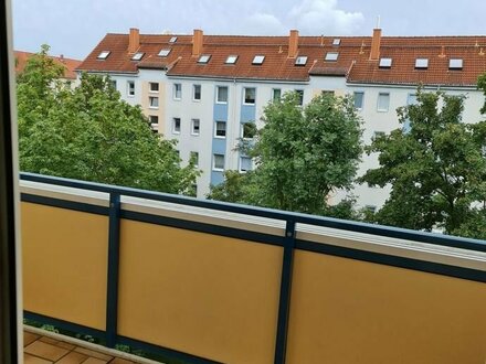 Helle geräumige 3-Zimmer-Wohnung mit Balkon