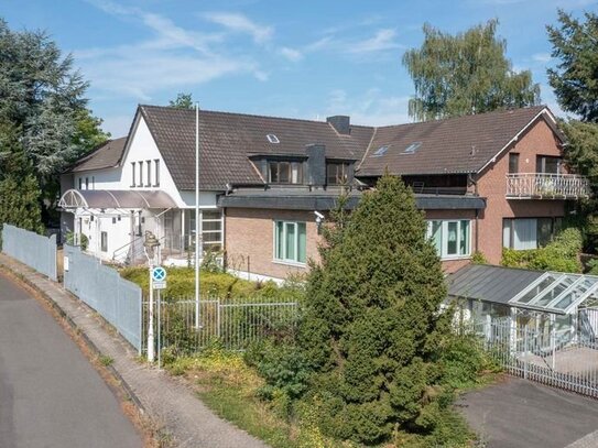 Flexibel nutzbares Anwesen mit ca. 870 m² NFL, davon 730 WFL in bester Höhenlage mit Rheinblick