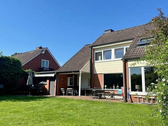 Tolles Haus mit Kamin, Garten mit überdachter Terrasse und Garagen in ruhiger Toplage