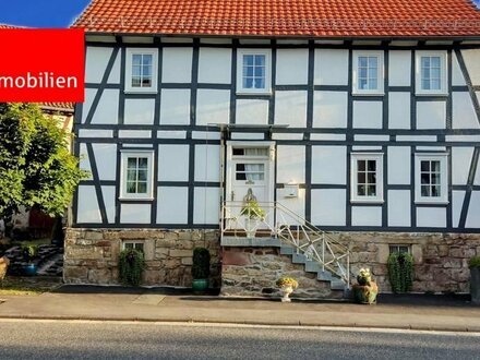 Leben im Kulturdenkmal - kleine Fachwerkhofanlage im Herzen von Vöhl