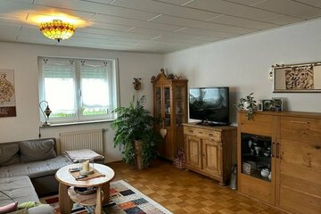 Großzügige, gepflegte 3,5-Zimmer EG-Wohnung mit ca. 250 m² Garten als Sondernutzungsrecht!!